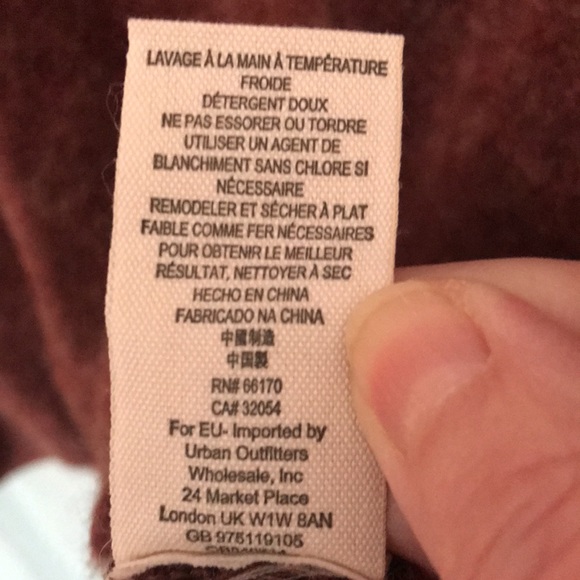 Free People Sweater in Size Large Colour is: burgundy . It has dropped sleeves - Picture 4 of 7